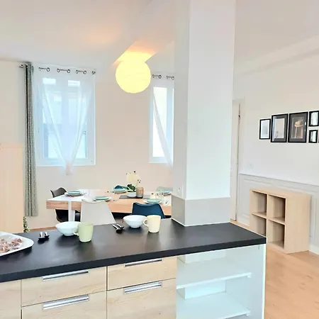 Le Commercy - En Hyper Centre Et Tres Spacieux Daire Beauvais